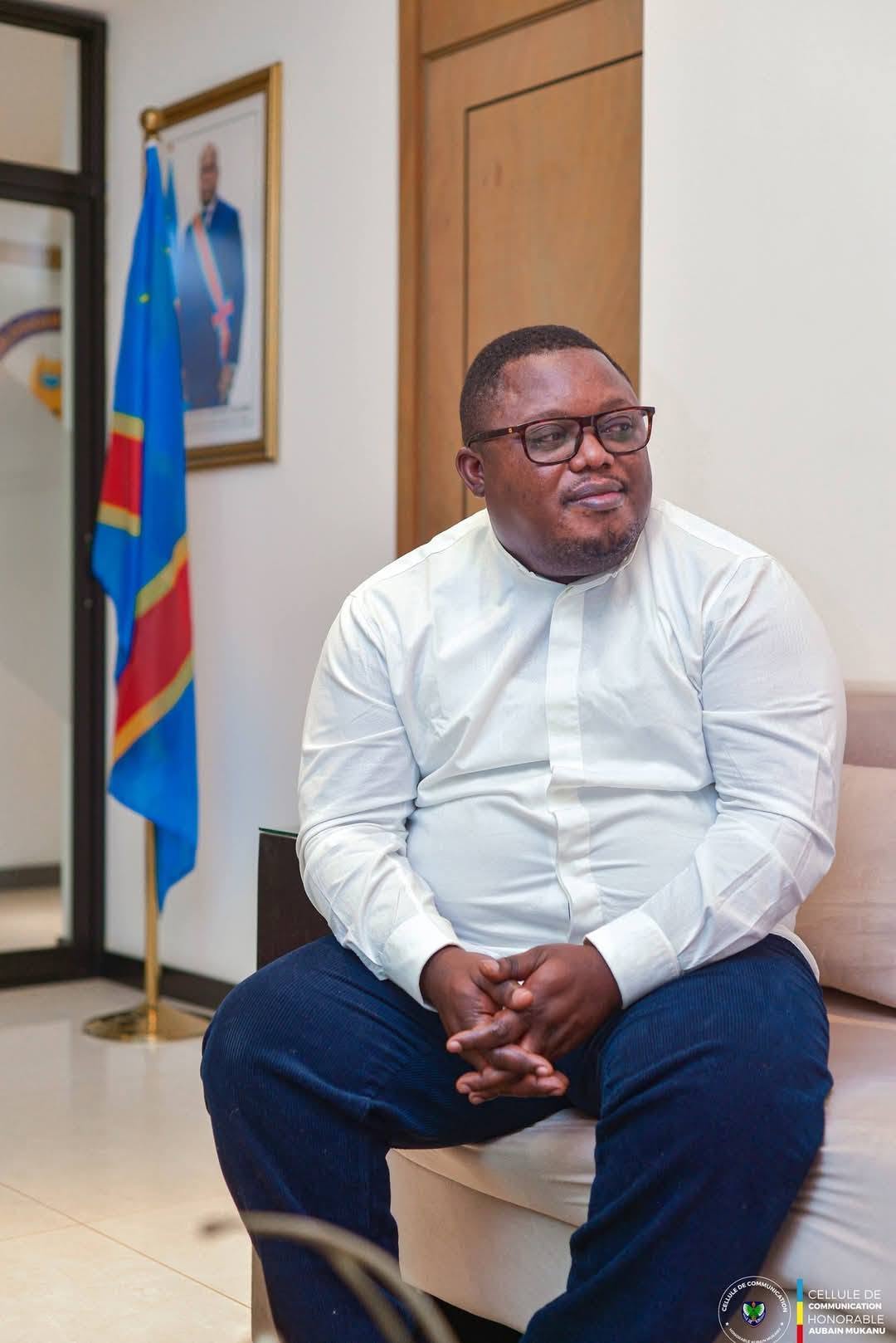 Président Aubain Mukanu assis au bureau